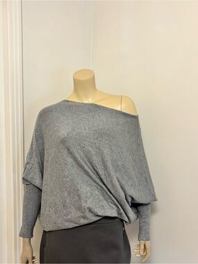 Zara Off-Shoulder Lightweight Gray Women’s Sweater Size Small